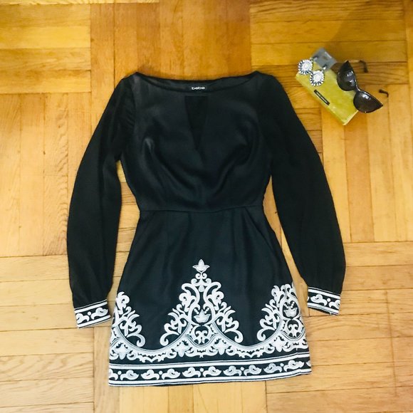 bebe Dresses & Skirts - Bebe Embroidered Dress Size 0